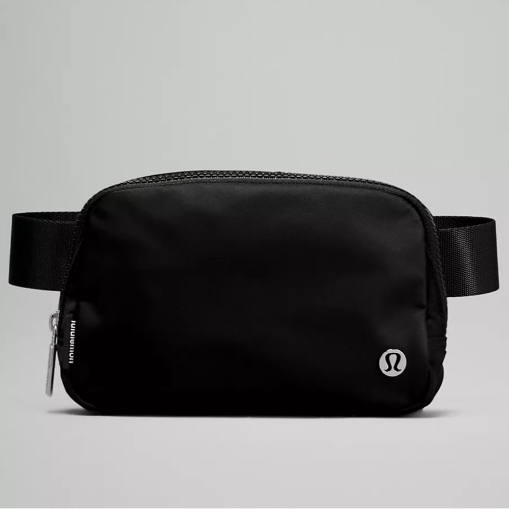 LULULEMON BLACK BELT BAG!! Everywhere Belt Bag 1L FREE GIFT WITH PURCHASE